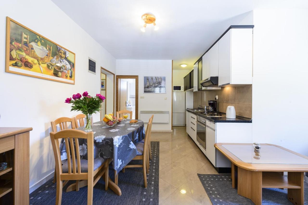 Apartment Tija Two Bedroom Apartment With Balcony And Partial Sea View 杜布罗夫尼克 外观 照片