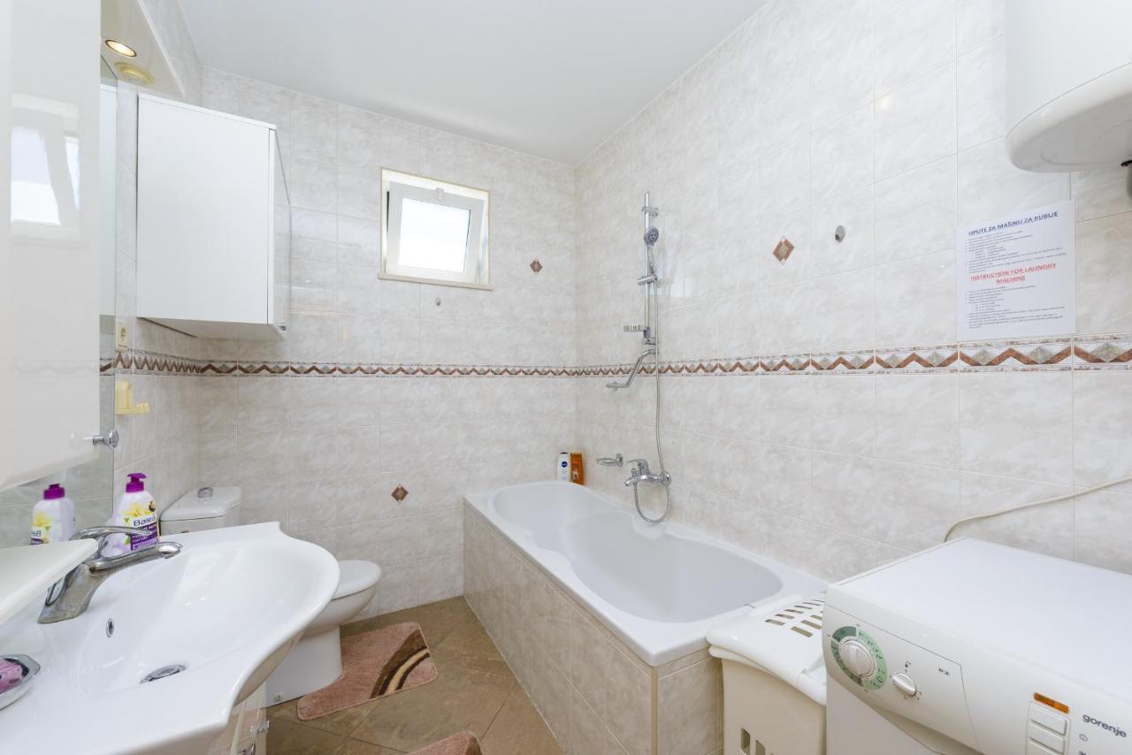 Apartment Tija Two Bedroom Apartment With Balcony And Partial Sea View 杜布罗夫尼克 外观 照片