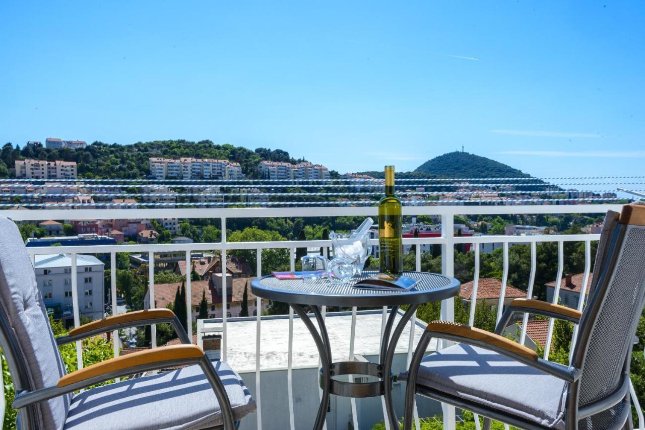 Apartment Tija Two Bedroom Apartment With Balcony And Partial Sea View 杜布罗夫尼克 外观 照片